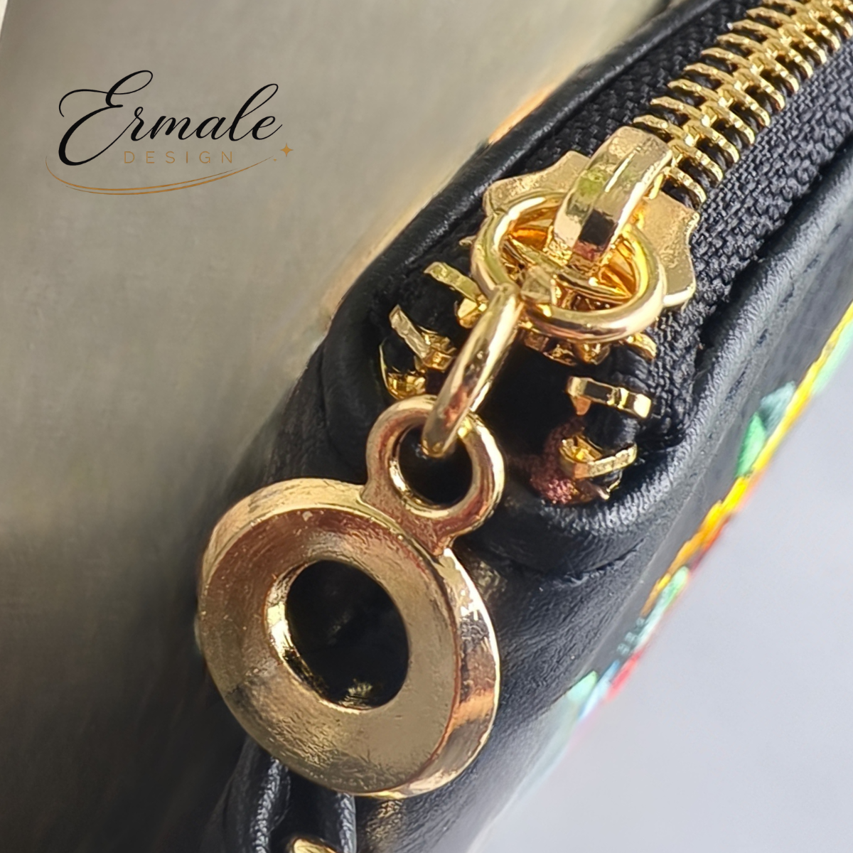 Kosmetiktasche mit ungarischer Stickerei - Schwarz